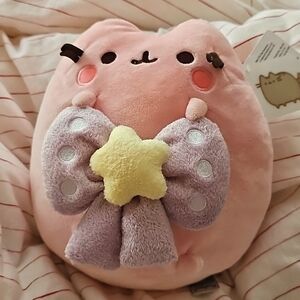 Limited release Claire’s Pusheen with bow and star